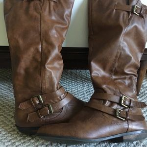 Tall Brown boots 💜